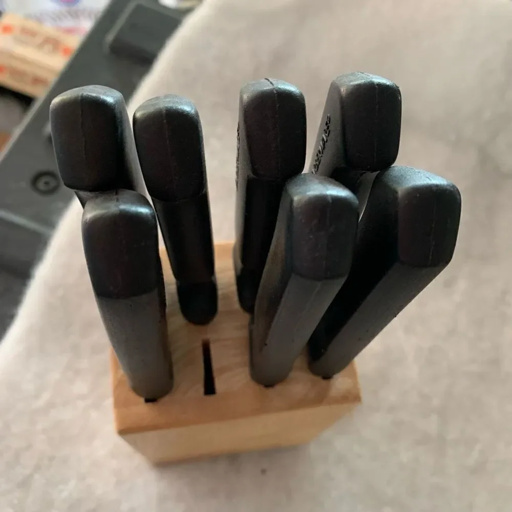 Farberware 7 Piece Steak Knife Set In Block
